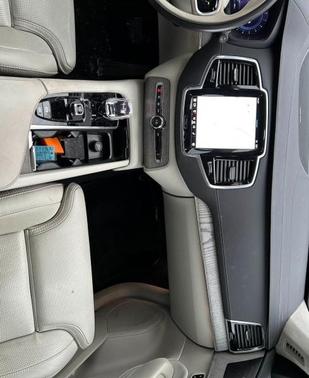 2024 Volvo XC90 B6 Ultimate Bright Theme 7-Seater