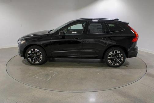 Onyx Black Metallic 2026 Volvo XC60 B5 Plus