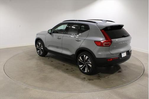 2025 Volvo XC40 B5 Plus Dark Theme