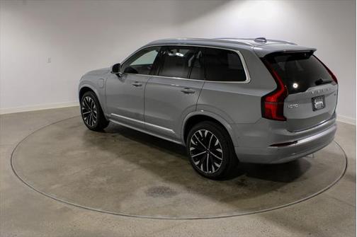 2025 Volvo XC90 Plug-In Hybrid T8 Plus 6-Seater