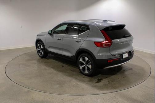 2025 Volvo XC40 B5 Core Bright Theme