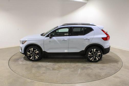 2026 Volvo XC40 Plus, B5 AWD Gas (mild hybrid), Dark
