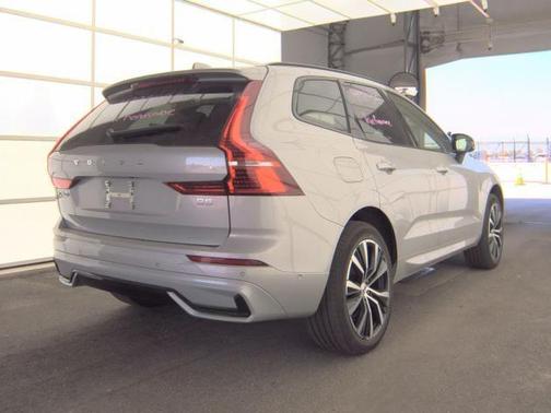 Silver Dawn Metallic 2025 Volvo XC60 B5 Plus