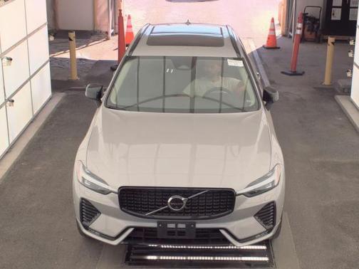 Silver Dawn Metallic 2025 Volvo XC60 B5 Plus