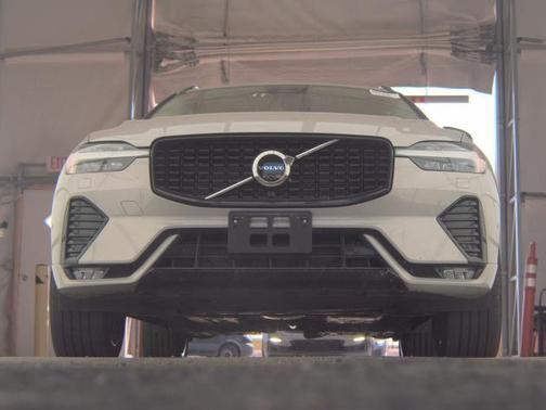 Silver Dawn Metallic 2025 Volvo XC60 B5 Plus