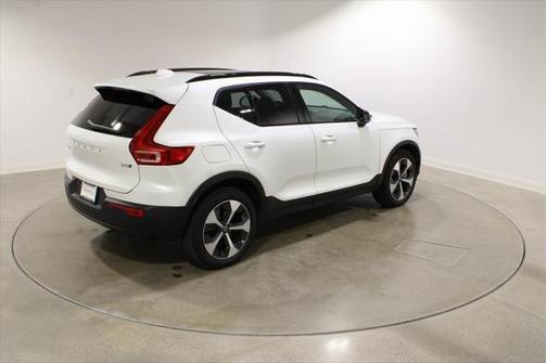 2025 Volvo XC40 B5 Plus Dark Theme
