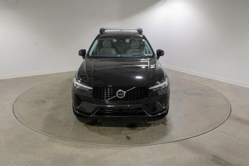 2024 Volvo XC60 Recharge Plug-In Hybrid T8 Ultimate Dark Theme