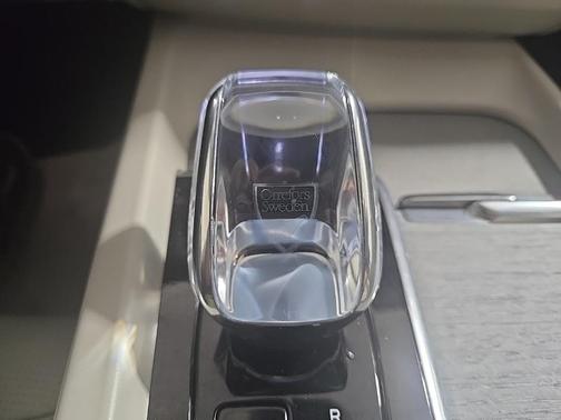 2024 Volvo XC60 Recharge Plug-In Hybrid T8 Ultimate Dark Theme