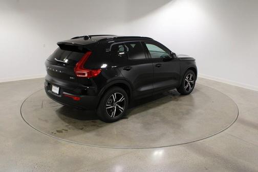 2026 Volvo XC40 B5 Core