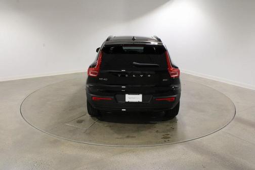2026 Volvo XC40 B5 Core