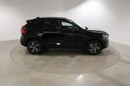 2026 Volvo XC40 B5 Core