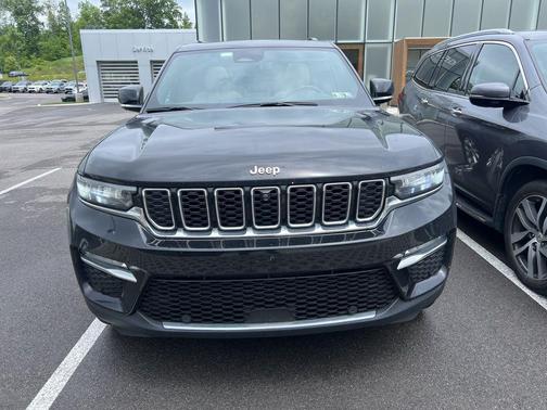 Diamond Black Crystal Pearlcoat 2023 Jeep Grand Cherokee Limited