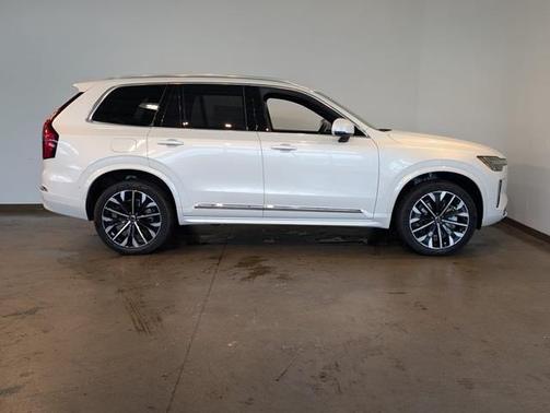 Crystal White Pearl 2026 Volvo XC90 Plus, B6 AWD Gas (mild hybrid), Gasoline, Bright, 7 Seats