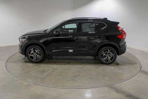 2026 Volvo XC40 B5 Core