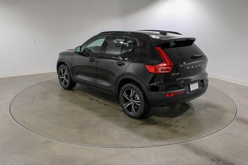 2026 Volvo XC40 B5 Core