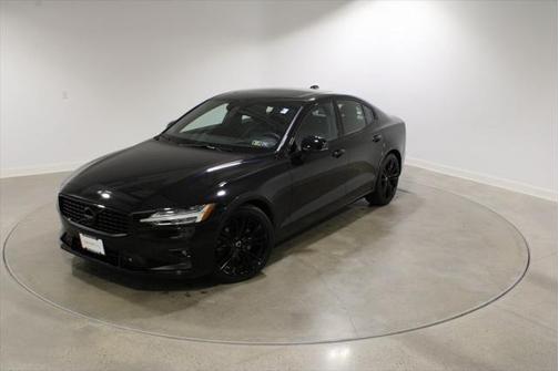 2022 Volvo S60 T6 R-Design