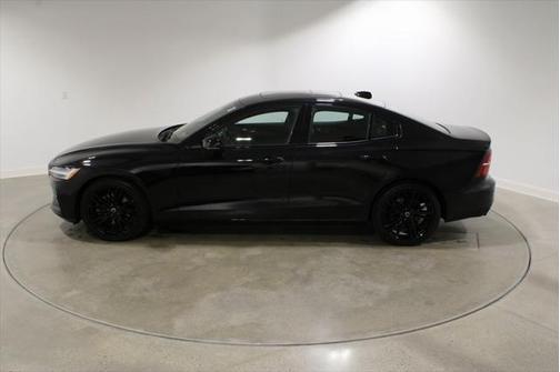 2022 Volvo S60 T6 R-Design