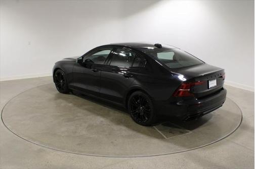 2022 Volvo S60 T6 R-Design