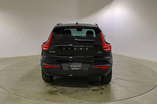 Onyx Black 2026 Volvo XC40 Plus, B5 AWD Gas (mild hybrid), Dark