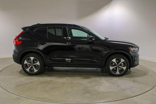 Onyx Black 2026 Volvo XC40 Plus, B5 AWD Gas (mild hybrid), Dark