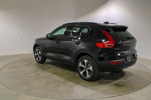 Onyx Black 2026 Volvo XC40 Plus, B5 AWD Gas (mild hybrid), Dark