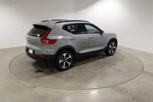 Vapour Grey Metallic 2026 Volvo XC40 Core, B5 AWD Gas (mild hybrid), Dark