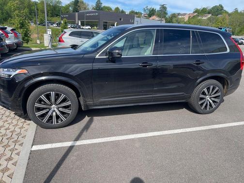 Onyx Black Metallic 2023 Volvo XC90 B5 Core