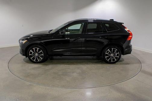 2024 Volvo XC60 B5 Plus Dark Theme