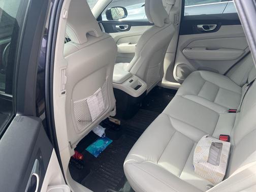 2024 Volvo XC60 B5 Plus Dark Theme