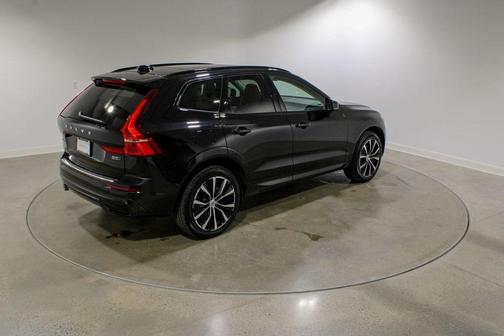2024 Volvo XC60 B5 Plus Dark Theme