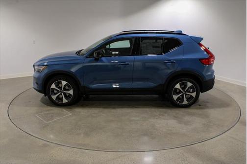 2025 Volvo XC40 B5 Plus Dark Theme