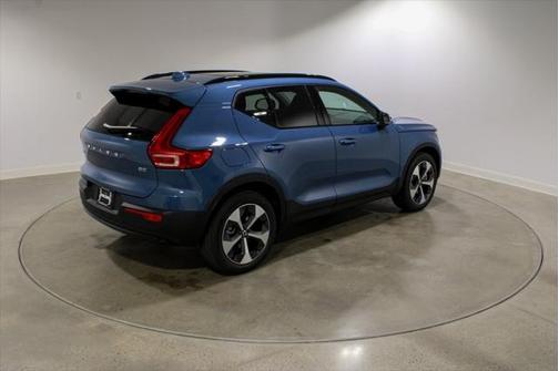 2025 Volvo XC40 B5 Plus Dark Theme