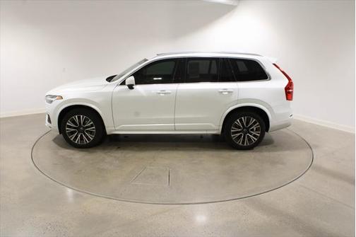 2022 Volvo XC90 T5 Momentum