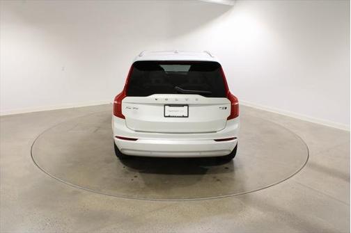 2022 Volvo XC90 T5 Momentum