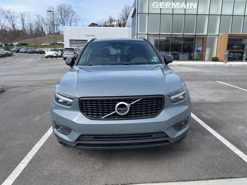 2022 Volvo XC40 T5 R-Design