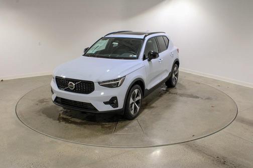 2026 Volvo XC40 B5 Plus