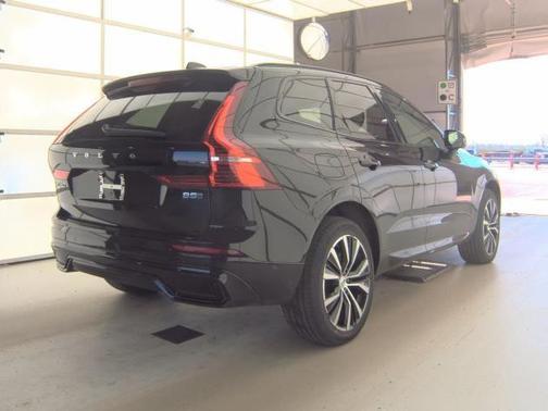 Onyx Black Metallic 2025 Volvo XC60 B5 Plus
