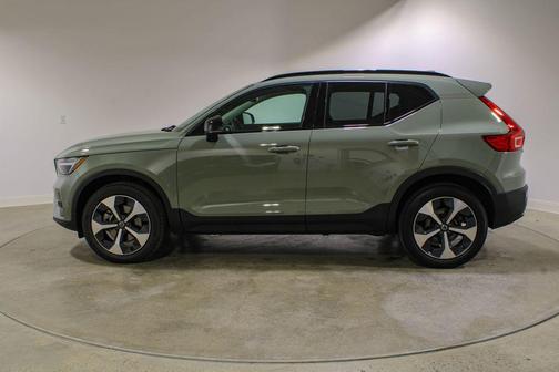Sage Green Metallic 2023 Volvo XC40 B5 Plus Dark Theme