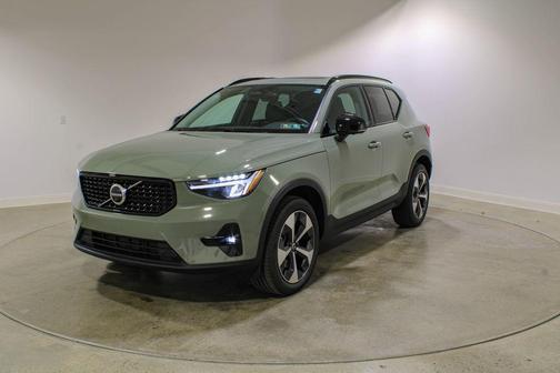 Sage Green Metallic 2023 Volvo XC40 B5 Plus Dark Theme