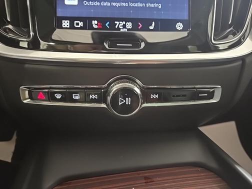 2025 Volvo V60 Cross Country Plus, B5 AWD Gas (mild hybrid)