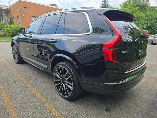 Onyx Black Metallic 2025 Volvo XC90 B5 Ultra 7-Seater