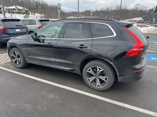 2022 Volvo XC60 B5 Momentum