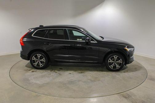 2022 Volvo XC60 B5 Momentum