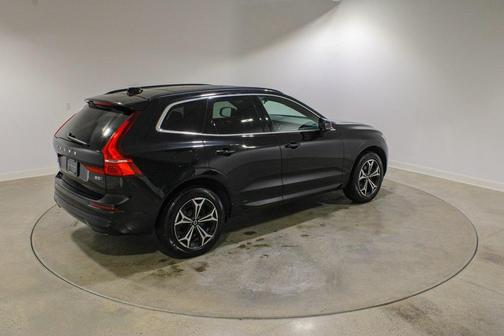 2022 Volvo XC60 B5 Momentum