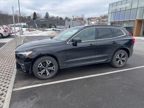 2022 Volvo XC60 B5 Momentum