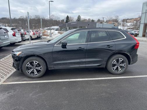 2022 Volvo XC60 B5 Momentum