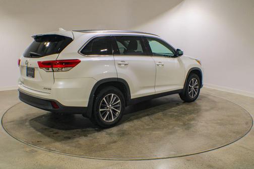 Blizzard Pearl 2019 Toyota Highlander XLE