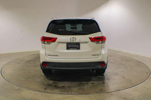 Blizzard Pearl 2019 Toyota Highlander XLE