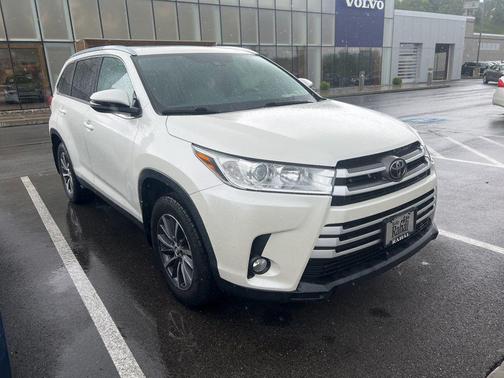 Blizzard Pearl 2019 Toyota Highlander XLE
