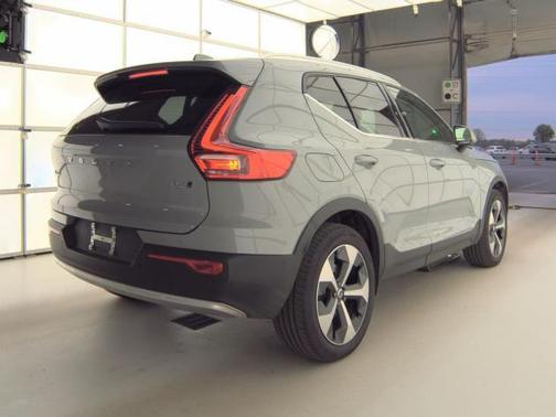 Vapour Grey Metallic 2025 Volvo XC40 B5 Plus Bright Theme